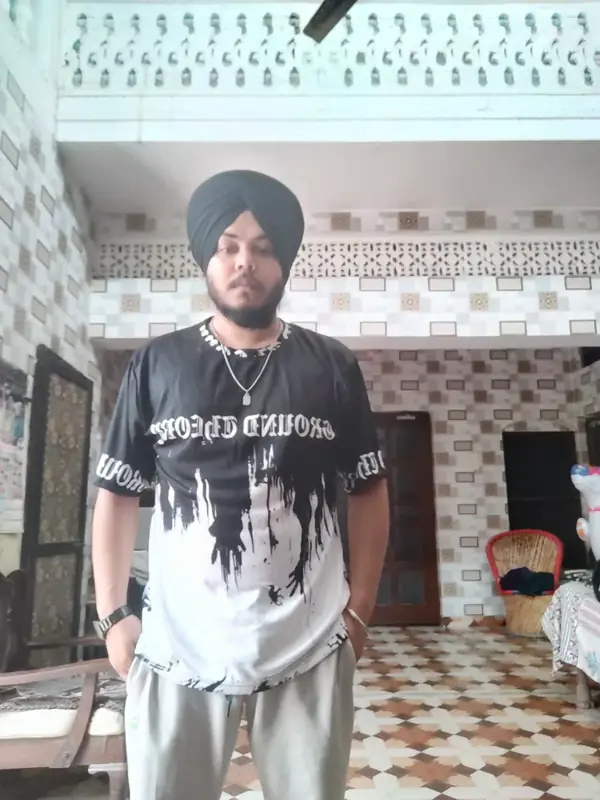Customer wearing the oversized t-shirt