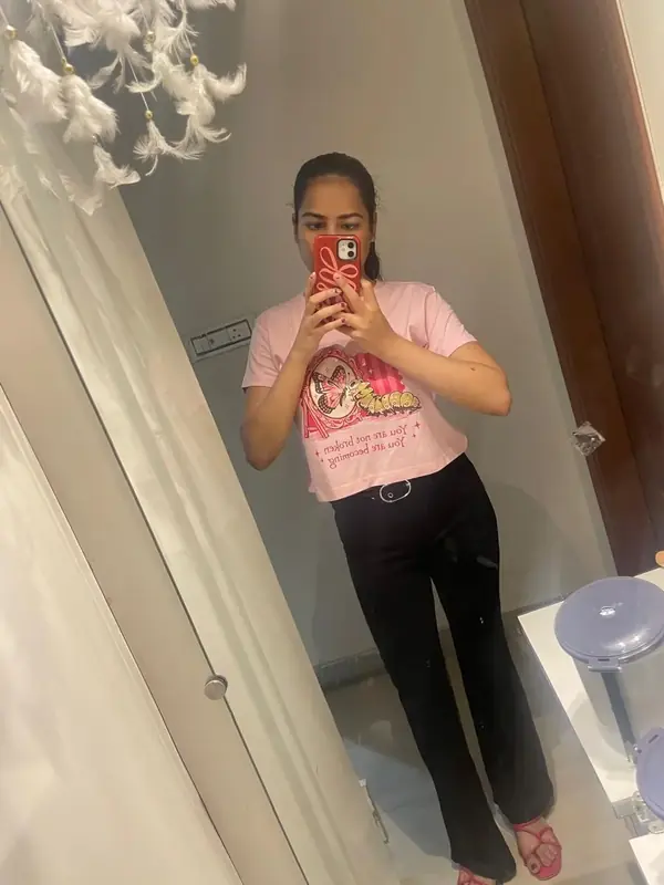 Customer wearing the oversized t-shirt